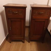 Coppia di comodini antichi in legno massello 
