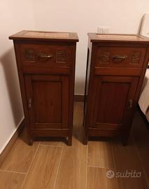 Coppia di comodini antichi in legno massello 