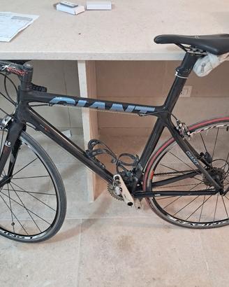 bicicletta giant full carbon taglia M