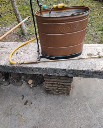 Pompa irroratrice a zaino in rame