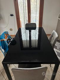 Tavolo nero vetro