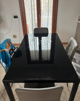 Tavolo nero vetro