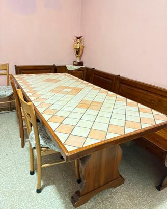 Tavolo in legno massello di ciliegio con panca.