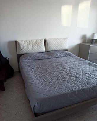 Letto matrimoniale con materasso + cassettiera