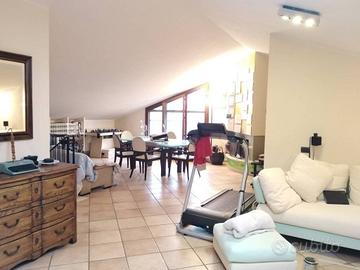 Appartamento di 208 m² con 4 locali e box auto dop