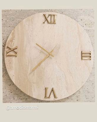 Orologio in marmo con rifiniture in bronzo
