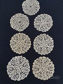 Set di 7 pizzi al tombolo fatti a mano dia. 20 cm.