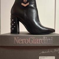 Tronchetti Nero Giardini modello Pandora