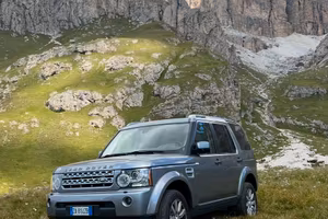 Land Rover Discovery 4 188kW 7 Posti