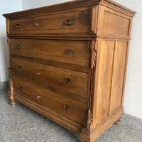 Mobile antiquato realizzato a mano
