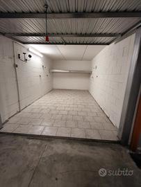 Garage Box auto in via S. Bernardino Bergamo