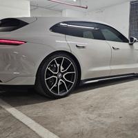 PORSCHE TAYCAN SPORT TURİSMO 4S 2023 571 PS