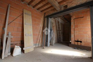 CASA SEMINDIPENDENTE A TORRILE