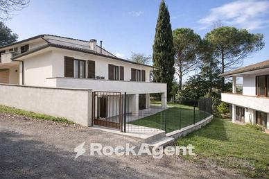 Villa di 470 m² con più di 5 locali e box auto a P