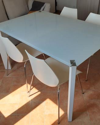 Tavolo cristallo 140 cm e 4 sedie Kartell
