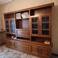 Soggiorno in legno massello, stile classico