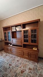 Soggiorno in legno massello, stile classico