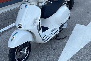 Vespa 300 Gts accessoriata