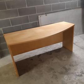 Cameretta: letto, scrivania e piccolo armadio