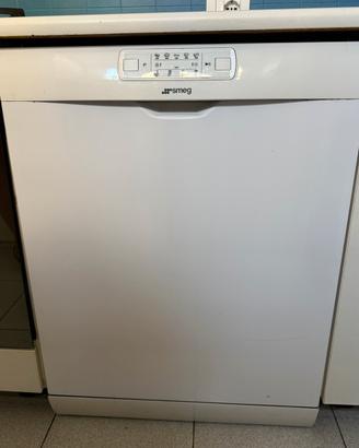 Lavastoviglie Smeg 60cm, completa di manuali