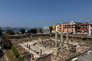 2 LOCALI A POZZUOLI