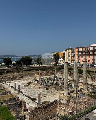 2 LOCALI A POZZUOLI