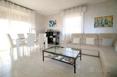 3 LOCALI A CARONNO PERTUSELLA