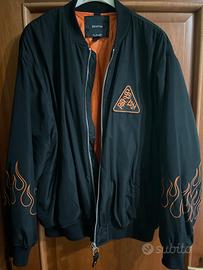 Bomber bershka nero con ricami fiamma e patch