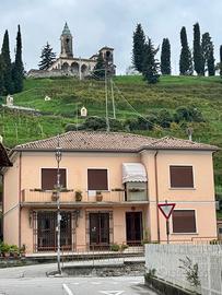 CASA SINGOLA con annesso NEGOZIO e MAGAZZINO