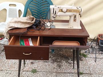 “Macchina da cucire vintage Singer 411M con mobile