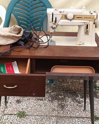 “Macchina da cucire vintage Singer 411M con mobile