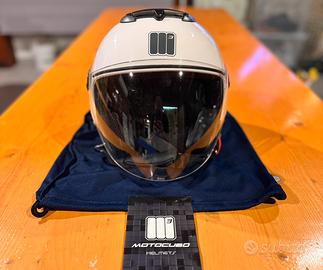 Casco jet marca Motocubo