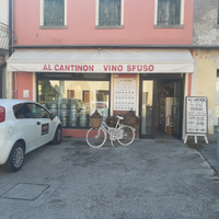 Punto vendita vini sfusi e bottiglie