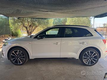 AUDI Q 5 S LINE PLUS