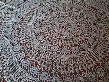 Tovaglia in pizzo fatta ad uncinetto