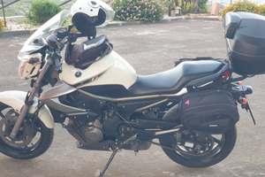 Moto accessoriata Yamaha XJ6 2010