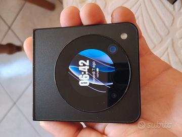ZTE Nubia N Flip 8+12 giga ram 256 giga 5G leggi