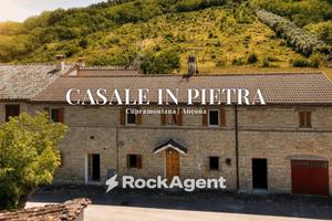 Rustico / Casale di 209 m² con più di 5 locali e b