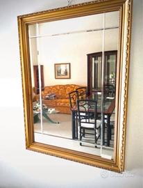 Specchio con cornice in legno