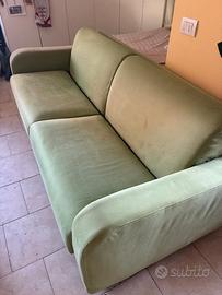 Divano letto artigianale fatto a mano.