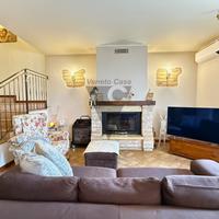 SPLENDIDA BIFAMILIARE CON SCOPERTO PRIVATO - PREMA