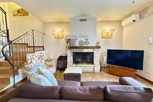 SPLENDIDA BIFAMILIARE CON SCOPERTO PRIVATO - PREMA