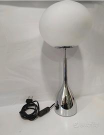 lampada Leucos anni 2000 su base cromata