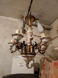 Lampadario in porcellana di Capodimonte