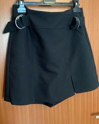 Gonna-pantalone Bershka nera con anelli (L)
