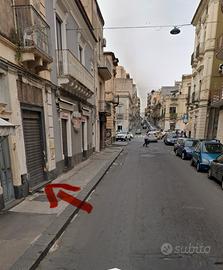 Bottega in pieno centro in via G. B. Nicolosi