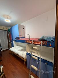 Letto a castello con armadi
