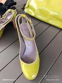 Scarpe e borsa di vernice