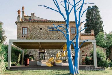 Villa di 550 m² con più di 5 locali a Barberino Ta