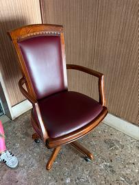 Poltrona in pelle con rotelle condizioni ottime